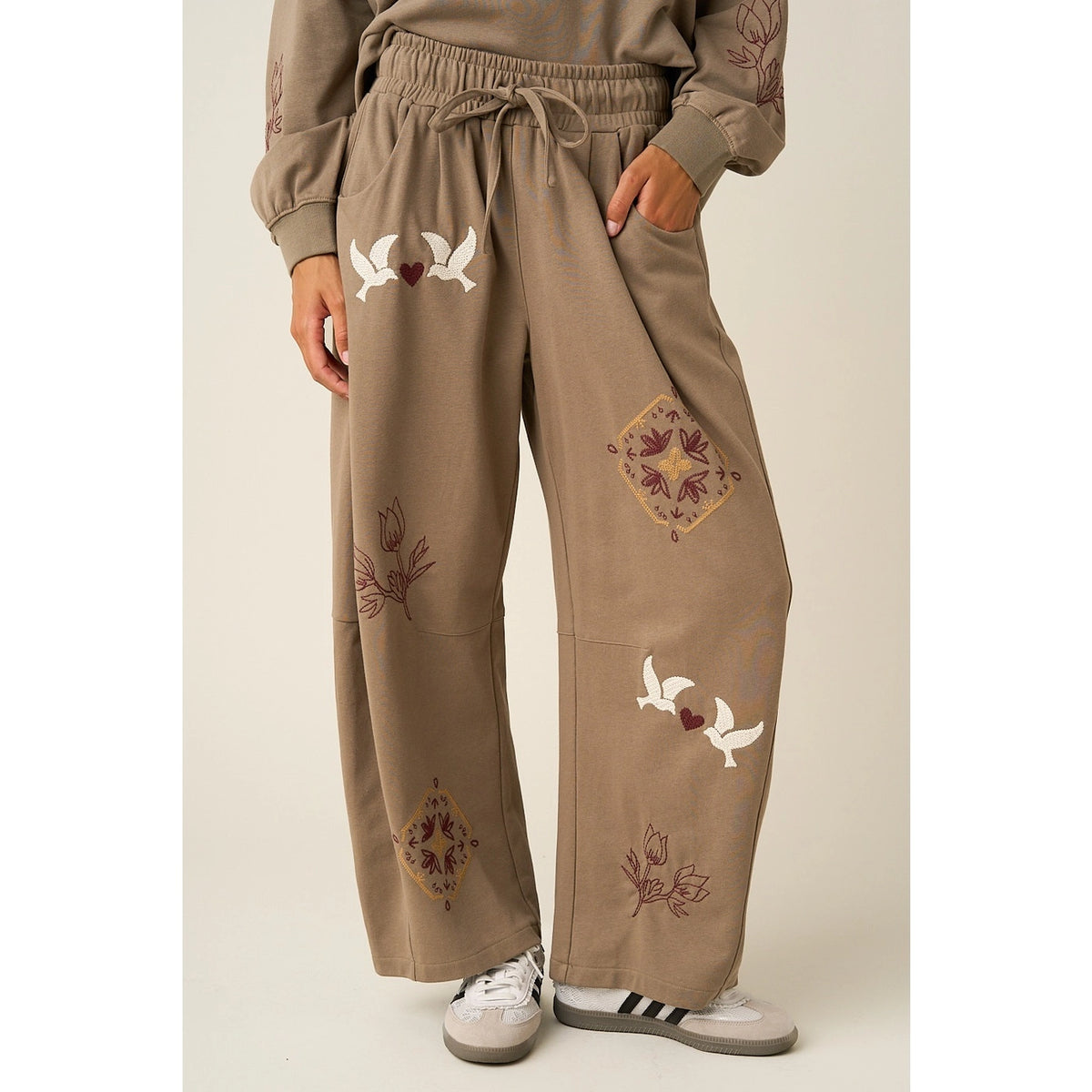Embroidered Patch Elastic Waist Barrel Leg Pants