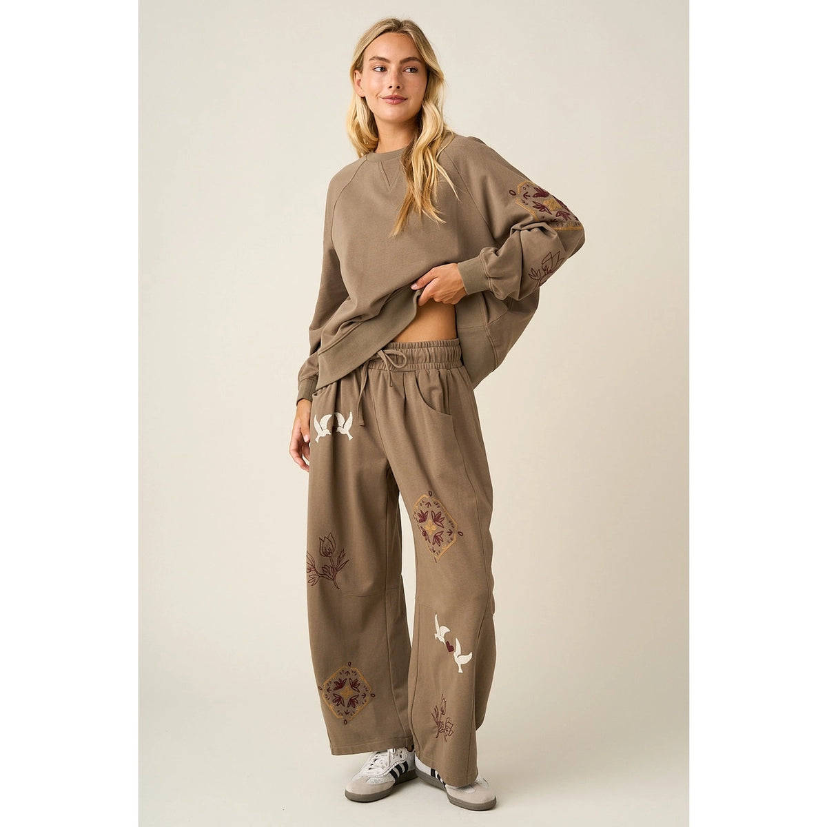 Embroidered Patch Elastic Waist Barrel Leg Pants